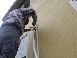 フレア加工を行った後は、配管の接続を行っていきます。