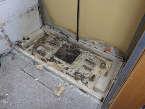 ユニットバス撤去完了になります。