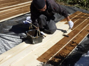 今日は、外壁のサイディングをメインに進めていったので、ウッドデッキの床材の解体は明日行い、