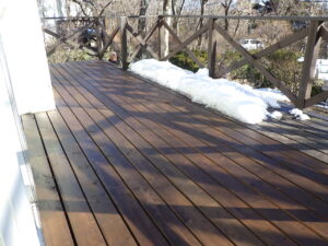 ウッドデッキの床材交換作業完了になります。