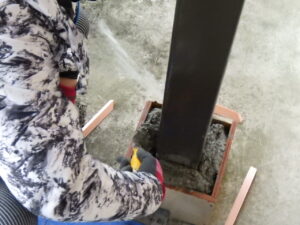 モルタルを練っている様子になります。