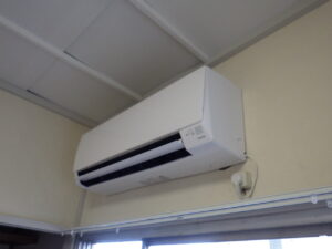 小型ブレーカー取り付け後は、エアコンの試運転を行い、きちんと機能しているかの確認を行っていきます。