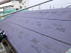 ルーフィング貼り付け完了になります。