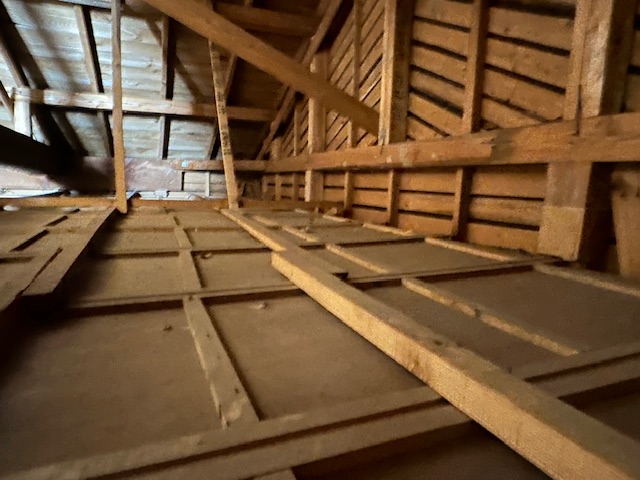 宇都宮市の天井断熱工事 施工前の天井裏