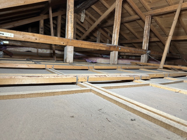 天井裏の施工前確認