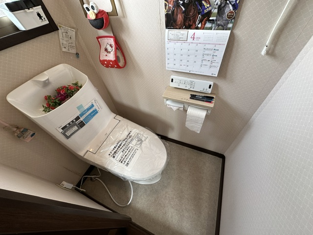 トイレ交換と床クッションフロア張替え工事の完工