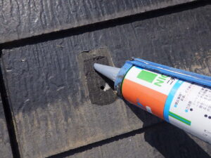 コーキング充填の様子になります。