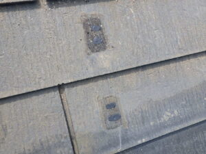 ビス穴部分にコーキング充填完了になります。