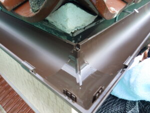 コーナー継手の取り付け完了になります。