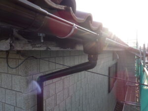 軒樋・竪樋の取り付け完了になります。