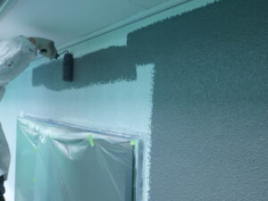 中塗り塗装を進めていきます。