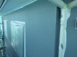 中塗り塗装完了になります。