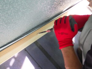 木下地の取り付けを行っている様子になります。