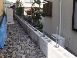 ブロック１段目の設置完了になります。