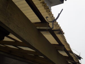 吊り金具の取り付け完了になります。