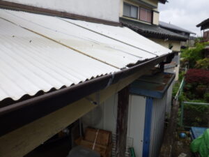 軒樋の取り付け完了になります。