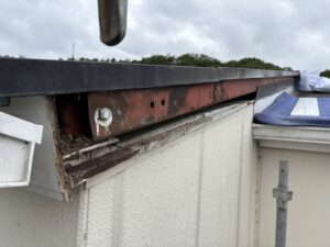 既存の破風板の解体完了になります。