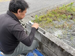 水平器で確認をしながら、微調整を行います。