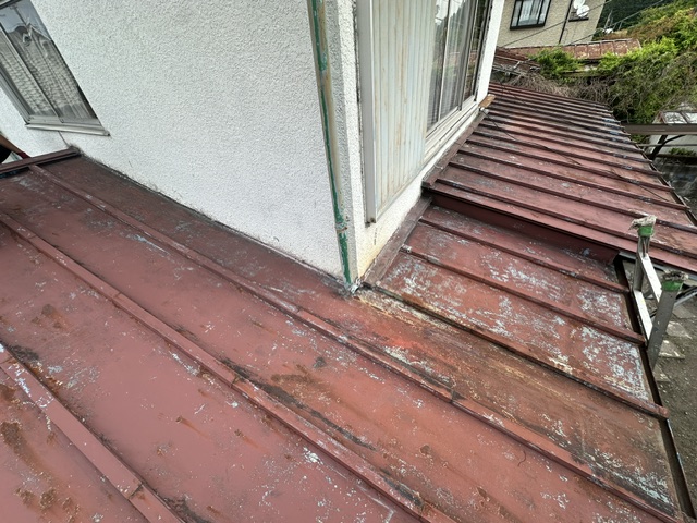 日光市の雨漏りしている瓦棒屋根の補修前