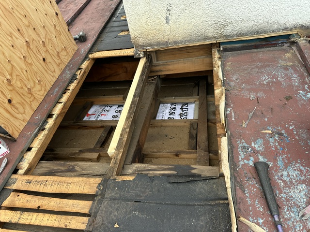 雨漏り箇所の屋根下地補強