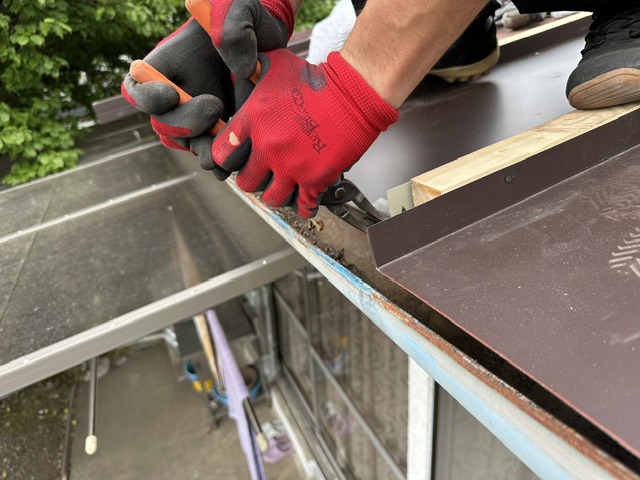 瓦棒屋根の軒先加工