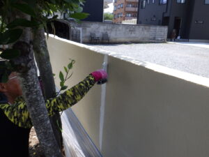 昨日の作業でモルタル塗りを行った部分に