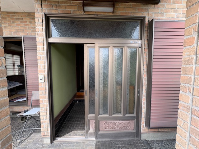 宇都宮市 玄関引戸カバー工事 施工前
