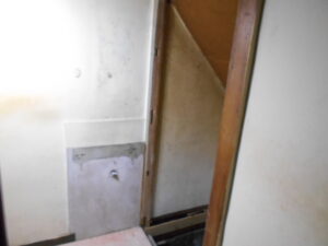 内壁の解体が完了になります。