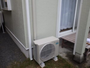 室外機の設置完了になります。