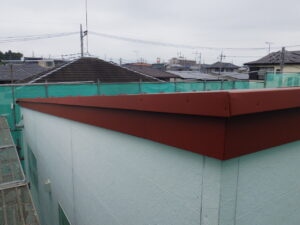 ケラバ板金・破風板の施工前になります。