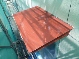 庇・土台水切りの施工前になります。