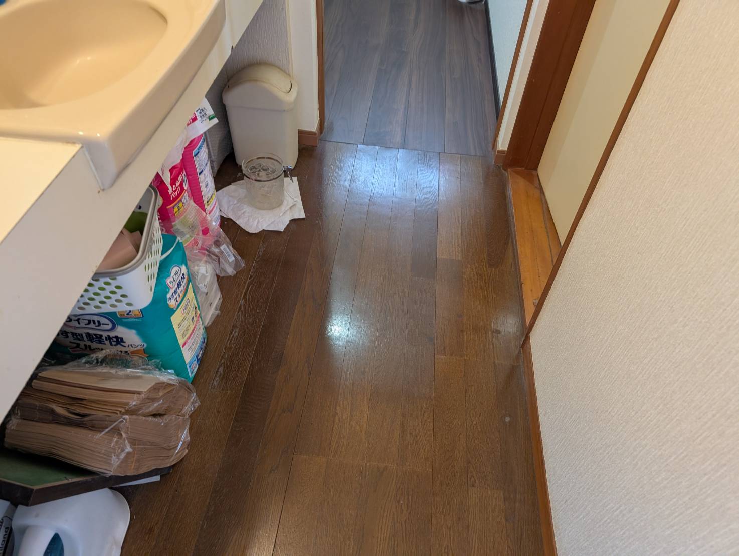 宇都宮市 フローリング張替え工事 洗面所前施工前
