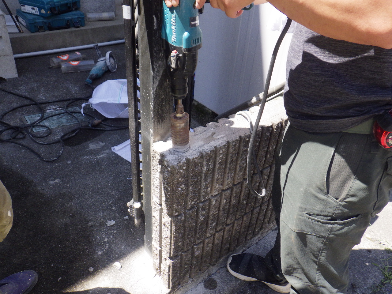 宇都宮市竹林町 フェンス柱 ブロック穴開け