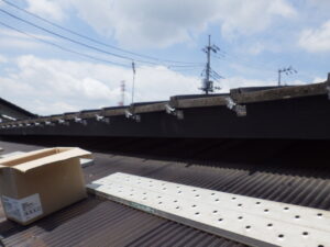 吊り金具の取り付け完了になります。