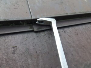 棟板金の撤去作業から行っていきます。