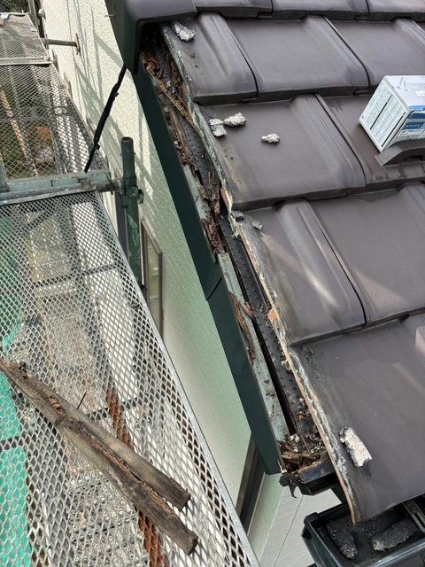 真岡市上高間木 袖瓦落下 屋根修繕施工前