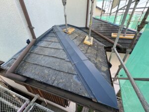 下屋根の施工前の写真になります。
